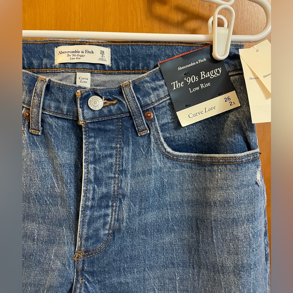 NWT Abercrombie 90’s baggy, low rise jean